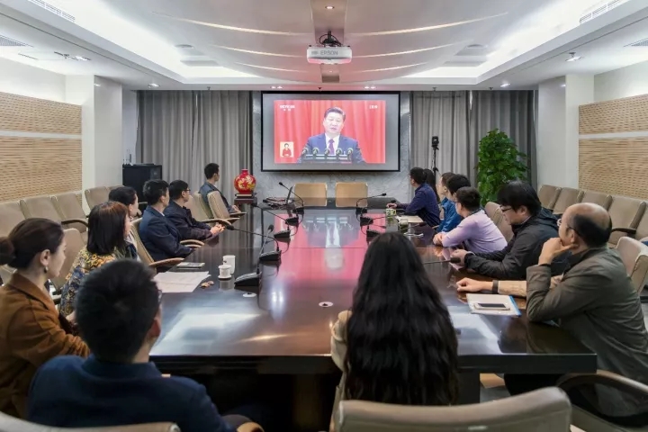 集團干部員工喜迎十九大：令人鼓舞，催人奮進